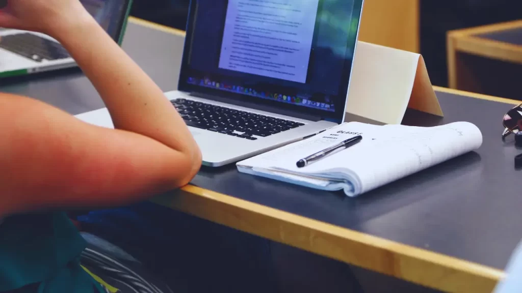 Implementando Dicas de Organização Pessoal para Estudantes Universitários